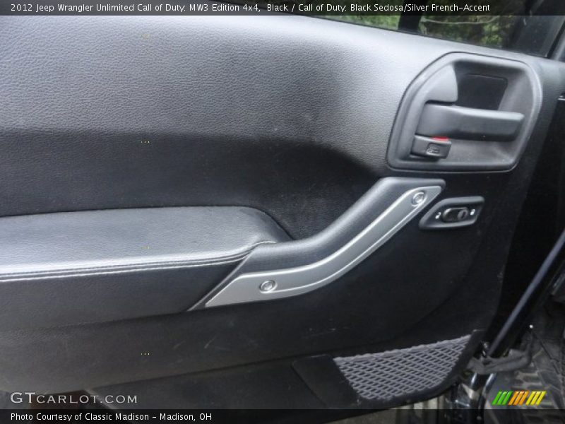 Black / Call of Duty: Black Sedosa/Silver French-Accent 2012 Jeep Wrangler Unlimited Call of Duty: MW3 Edition 4x4