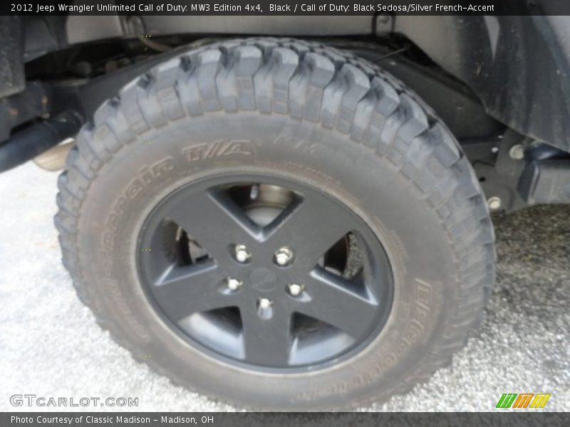 Black / Call of Duty: Black Sedosa/Silver French-Accent 2012 Jeep Wrangler Unlimited Call of Duty: MW3 Edition 4x4
