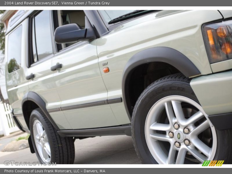 Vienna Green / Tundra Grey 2004 Land Rover Discovery SE7
