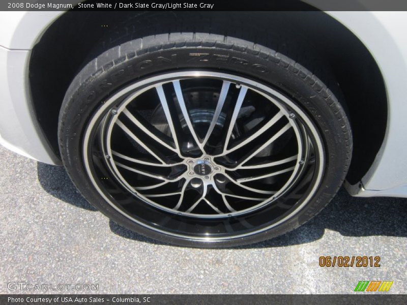 Stone White / Dark Slate Gray/Light Slate Gray 2008 Dodge Magnum