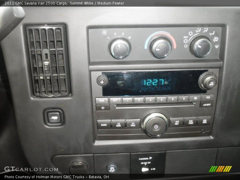Summit White / Medium Pewter 2011 GMC Savana Van 2500 Cargo