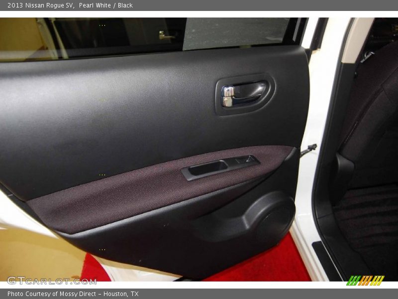 Pearl White / Black 2013 Nissan Rogue SV