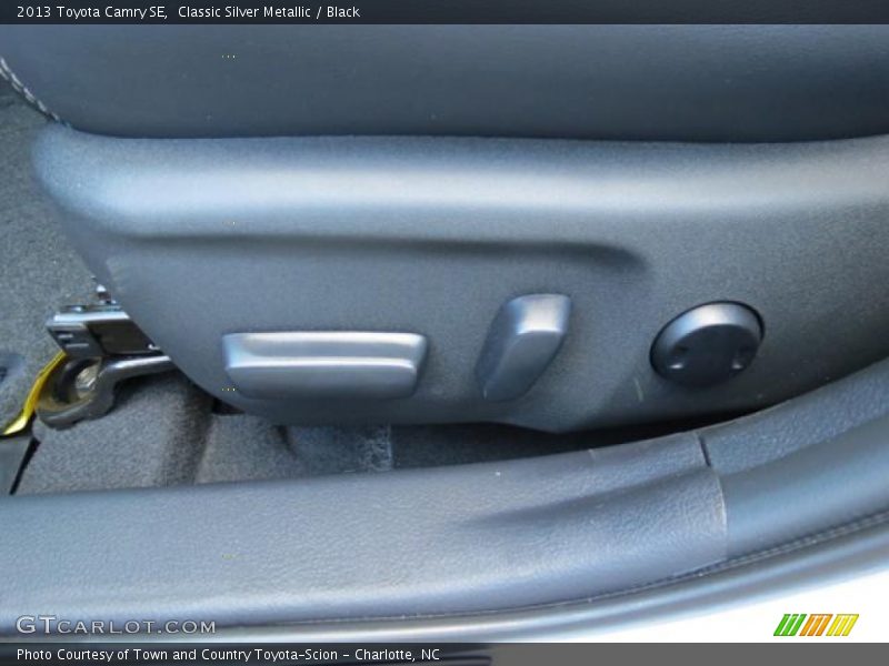 Classic Silver Metallic / Black 2013 Toyota Camry SE