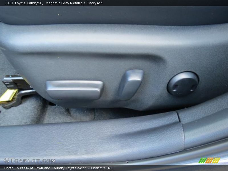 Magnetic Gray Metallic / Black/Ash 2013 Toyota Camry SE