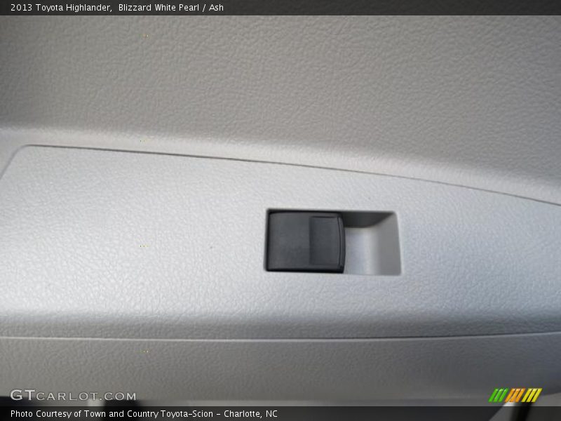 Blizzard White Pearl / Ash 2013 Toyota Highlander