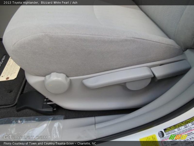 Blizzard White Pearl / Ash 2013 Toyota Highlander