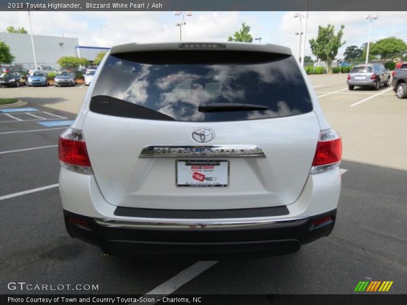 Blizzard White Pearl / Ash 2013 Toyota Highlander