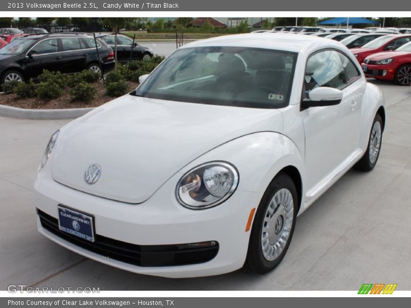 Candy White / Titan Black 2013 Volkswagen Beetle 2.5L