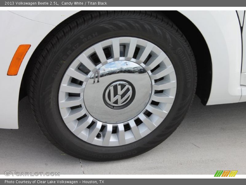 Candy White / Titan Black 2013 Volkswagen Beetle 2.5L