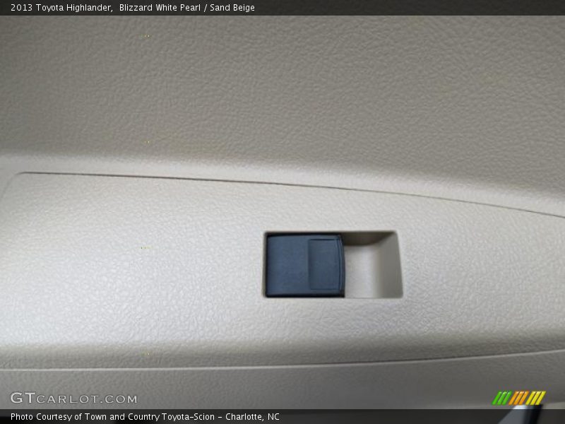 Blizzard White Pearl / Sand Beige 2013 Toyota Highlander
