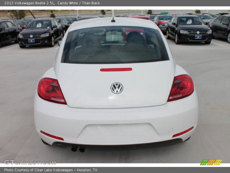 Candy White / Titan Black 2013 Volkswagen Beetle 2.5L