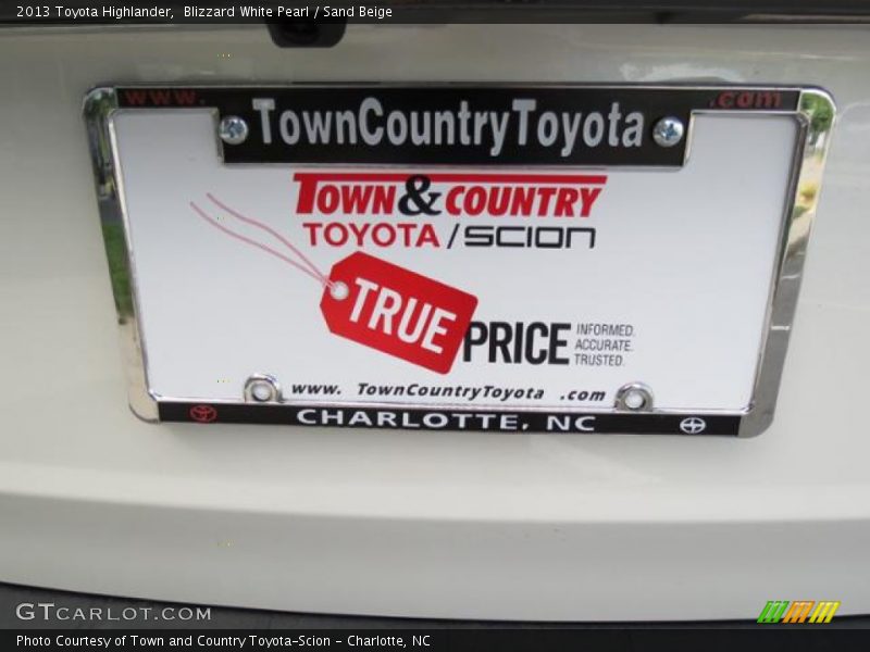 Blizzard White Pearl / Sand Beige 2013 Toyota Highlander