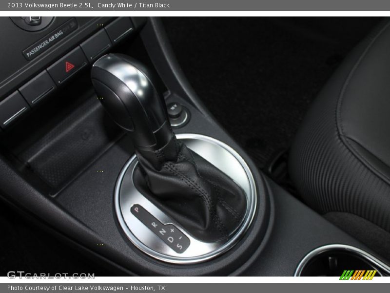 Candy White / Titan Black 2013 Volkswagen Beetle 2.5L