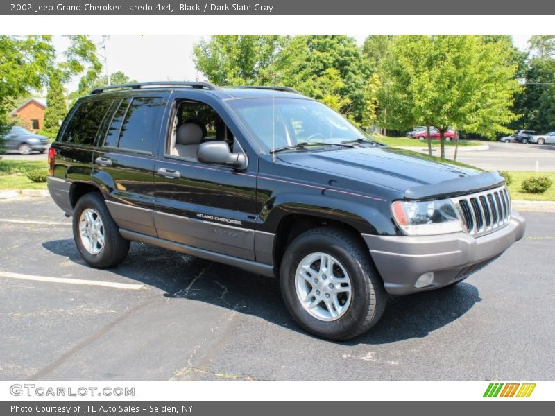 Front 3/4 View of 2002 Grand Cherokee Laredo 4x4