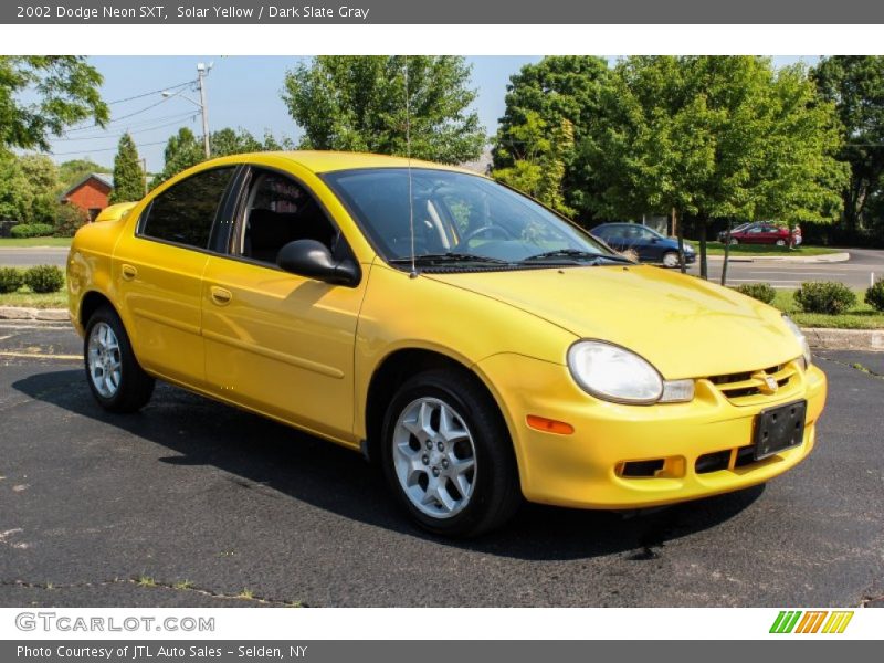 Front 3/4 View of 2002 Neon SXT