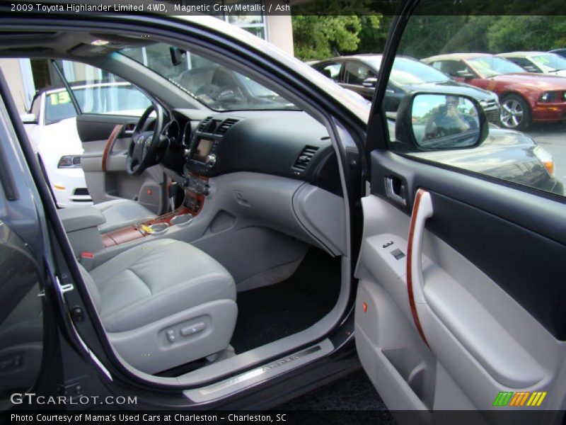 Magnetic Gray Metallic / Ash 2009 Toyota Highlander Limited 4WD