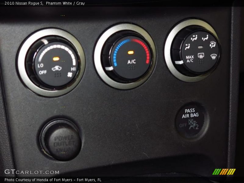 Phantom White / Gray 2010 Nissan Rogue S