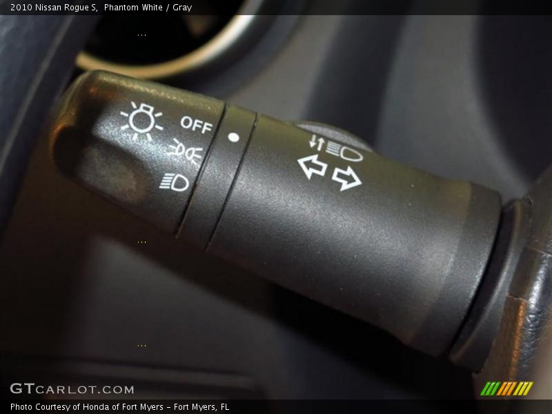 Phantom White / Gray 2010 Nissan Rogue S