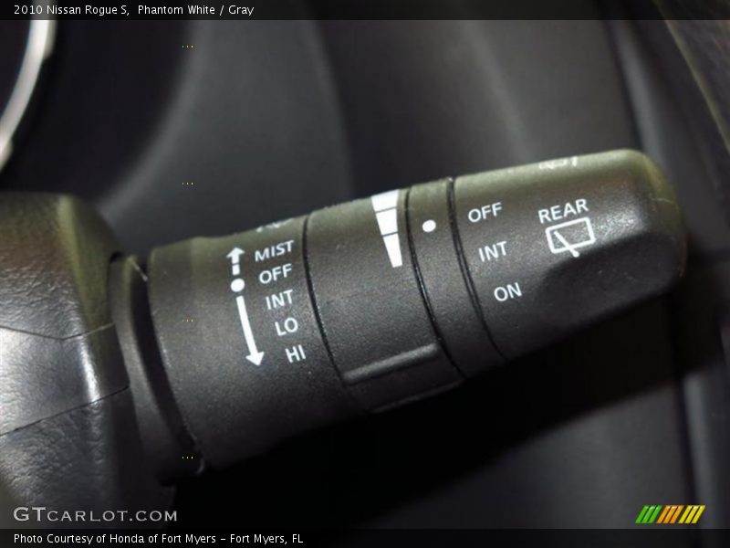 Phantom White / Gray 2010 Nissan Rogue S