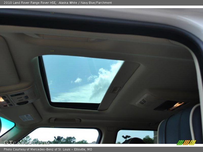 Alaska White / Navy Blue/Parchment 2010 Land Rover Range Rover HSE