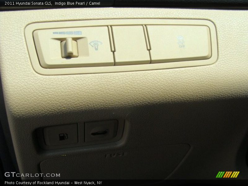 Indigo Blue Pearl / Camel 2011 Hyundai Sonata GLS