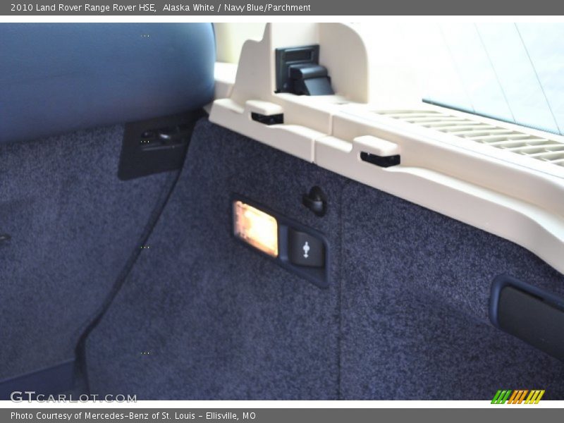 Alaska White / Navy Blue/Parchment 2010 Land Rover Range Rover HSE