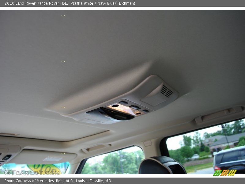 Alaska White / Navy Blue/Parchment 2010 Land Rover Range Rover HSE
