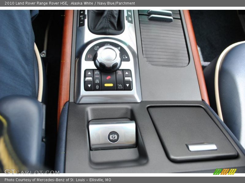 Alaska White / Navy Blue/Parchment 2010 Land Rover Range Rover HSE