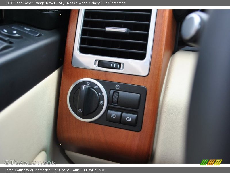 Alaska White / Navy Blue/Parchment 2010 Land Rover Range Rover HSE