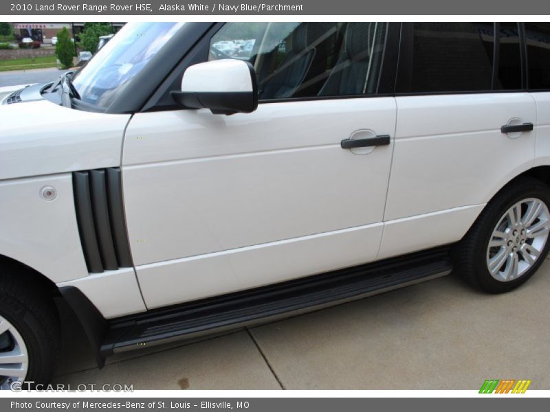 Alaska White / Navy Blue/Parchment 2010 Land Rover Range Rover HSE