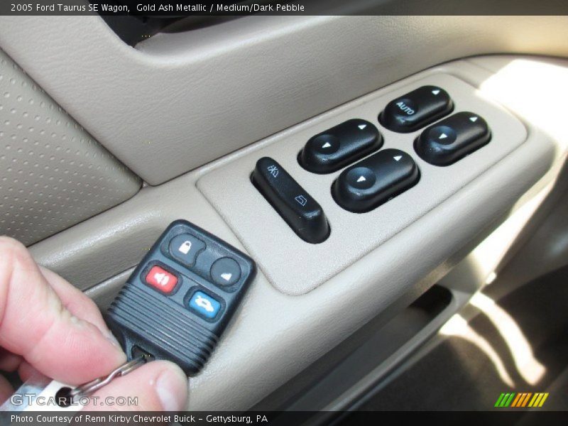Gold Ash Metallic / Medium/Dark Pebble 2005 Ford Taurus SE Wagon