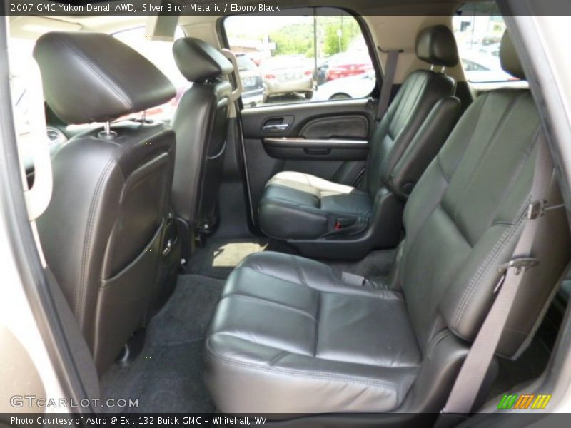 Silver Birch Metallic / Ebony Black 2007 GMC Yukon Denali AWD
