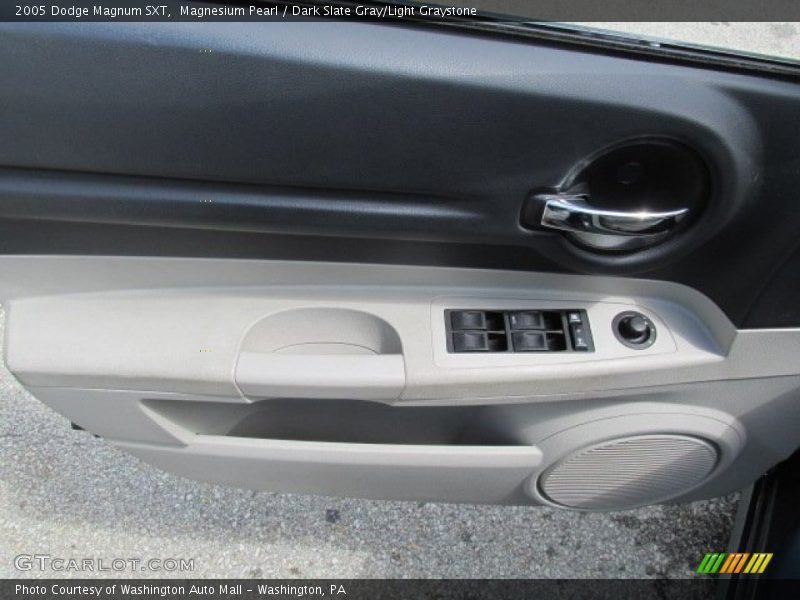 Magnesium Pearl / Dark Slate Gray/Light Graystone 2005 Dodge Magnum SXT