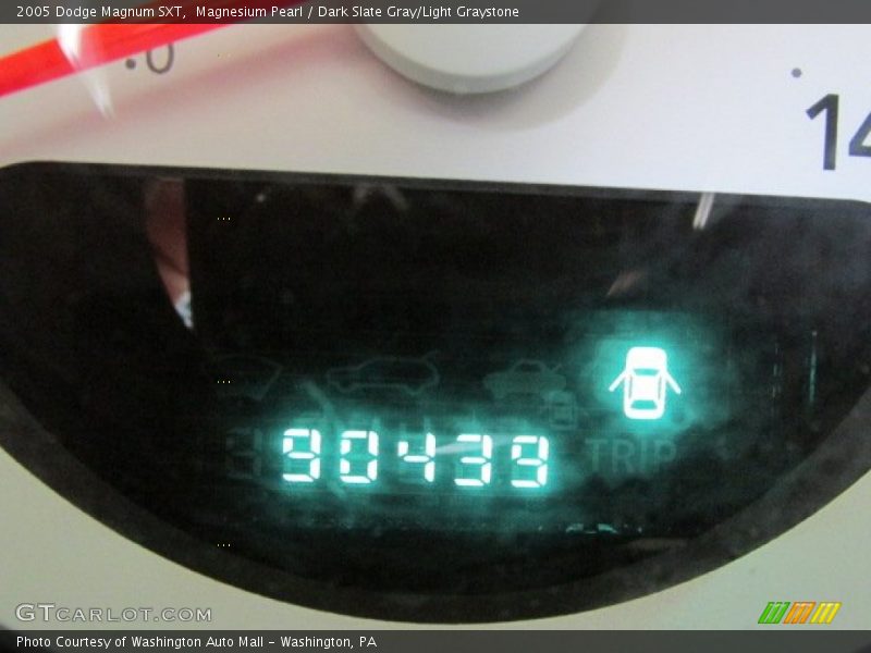 Magnesium Pearl / Dark Slate Gray/Light Graystone 2005 Dodge Magnum SXT