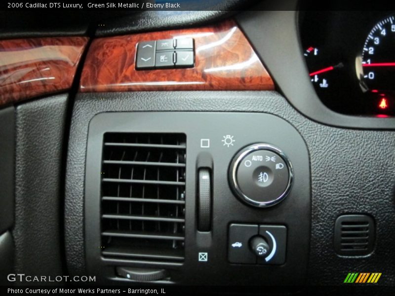 Green Silk Metallic / Ebony Black 2006 Cadillac DTS Luxury