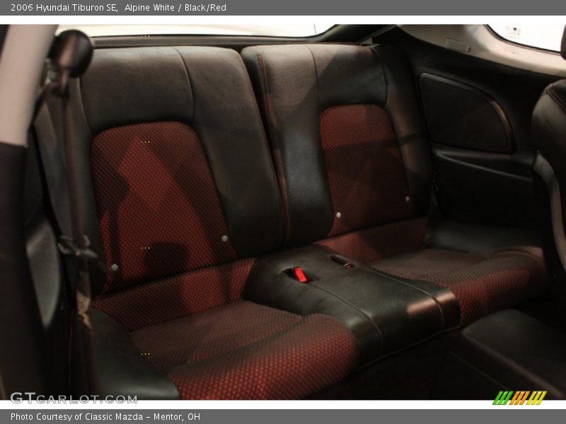Alpine White / Black/Red 2006 Hyundai Tiburon SE