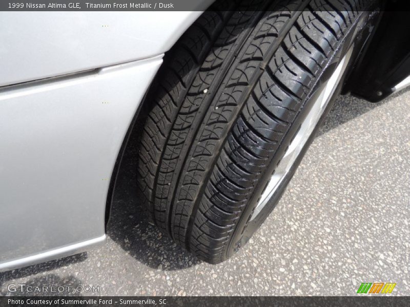 Titanium Frost Metallic / Dusk 1999 Nissan Altima GLE