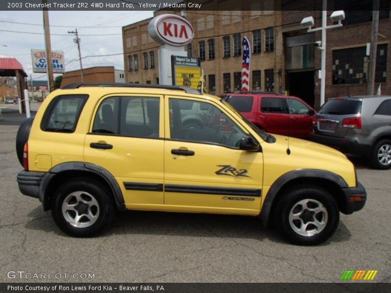 Yellow / Medium Gray 2003 Chevrolet Tracker ZR2 4WD Hard Top