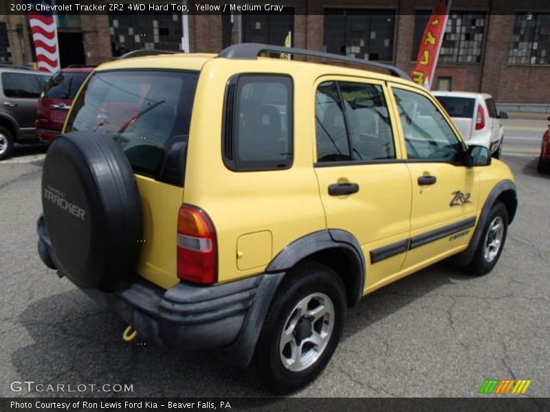 Yellow / Medium Gray 2003 Chevrolet Tracker ZR2 4WD Hard Top