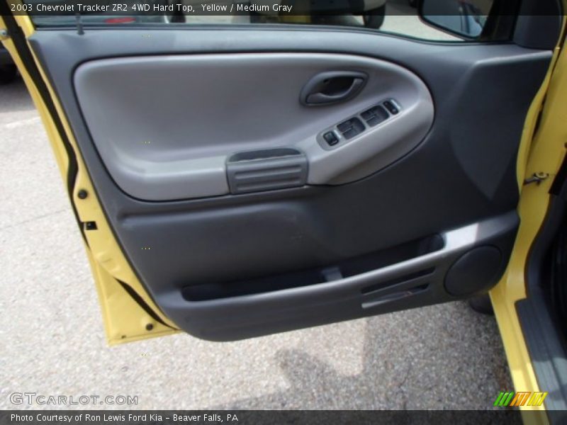 Yellow / Medium Gray 2003 Chevrolet Tracker ZR2 4WD Hard Top