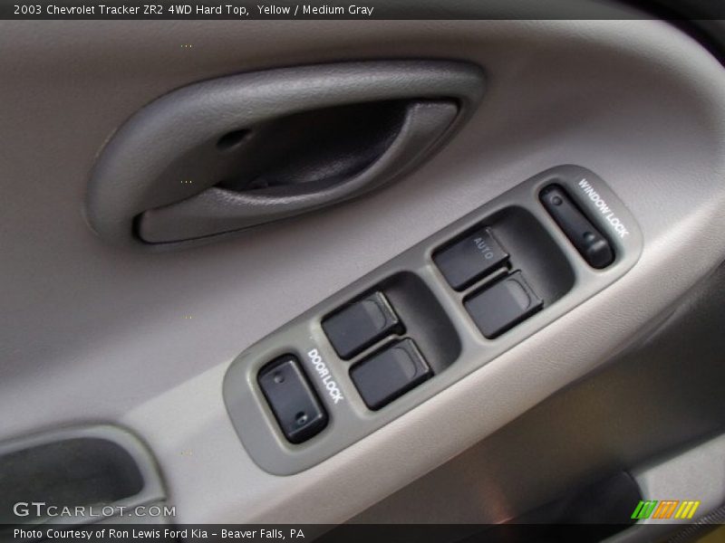Yellow / Medium Gray 2003 Chevrolet Tracker ZR2 4WD Hard Top