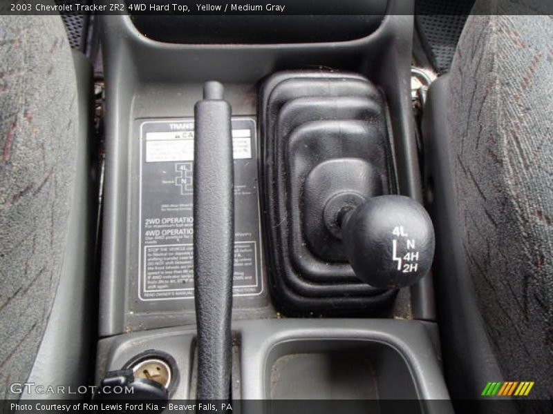 Yellow / Medium Gray 2003 Chevrolet Tracker ZR2 4WD Hard Top