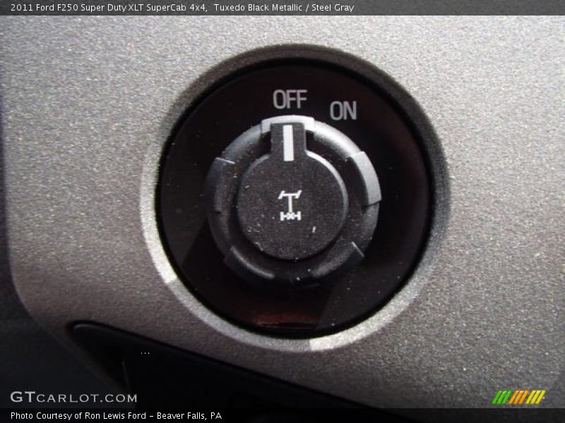 Tuxedo Black Metallic / Steel Gray 2011 Ford F250 Super Duty XLT SuperCab 4x4