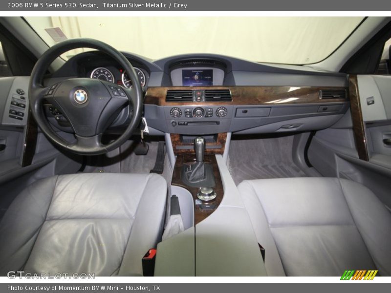 Dashboard of 2006 5 Series 530i Sedan