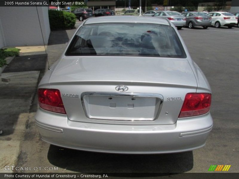 Bright Silver / Black 2005 Hyundai Sonata GL