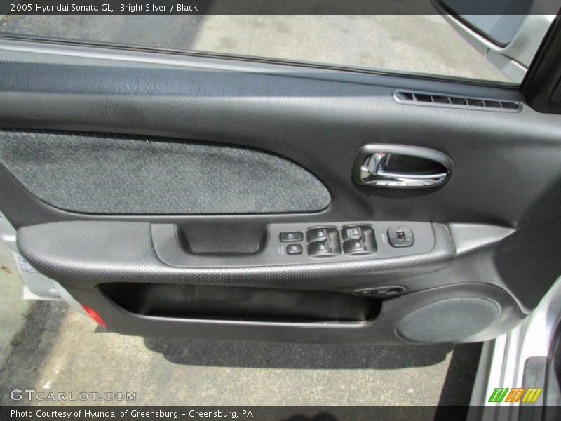 Bright Silver / Black 2005 Hyundai Sonata GL