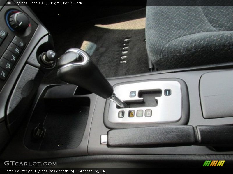Bright Silver / Black 2005 Hyundai Sonata GL
