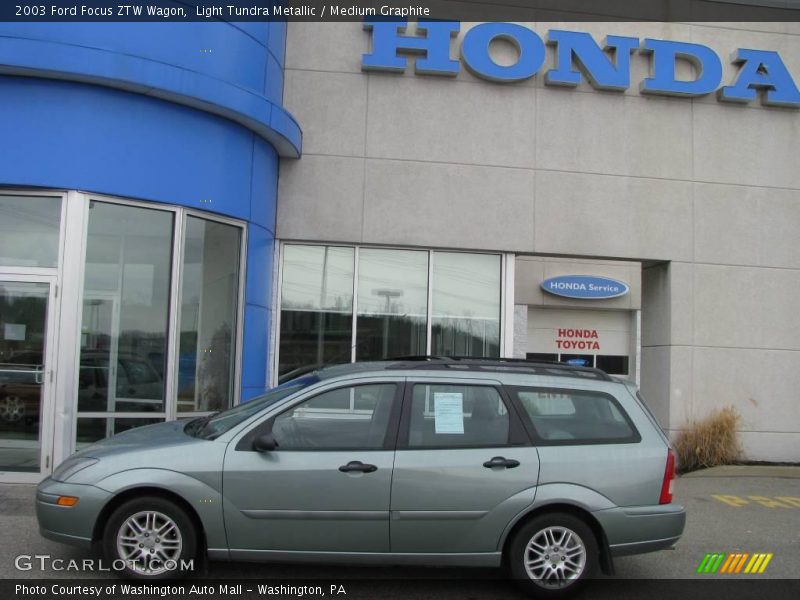 Light Tundra Metallic / Medium Graphite 2003 Ford Focus ZTW Wagon
