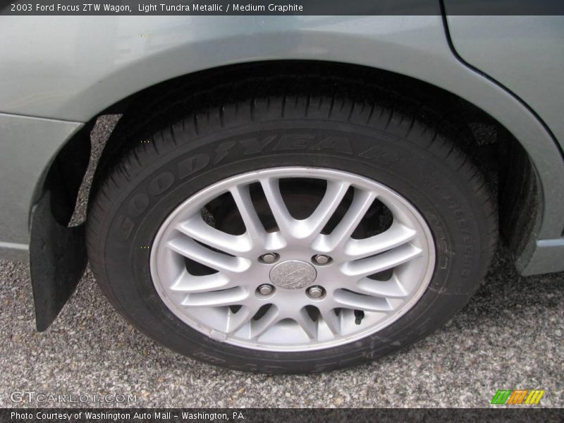 Light Tundra Metallic / Medium Graphite 2003 Ford Focus ZTW Wagon