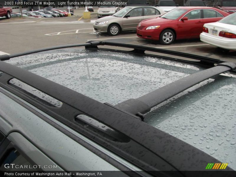 Light Tundra Metallic / Medium Graphite 2003 Ford Focus ZTW Wagon